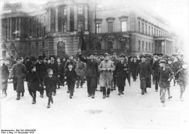 Das Geschichtsbild der deutschen Novemberrevolution 1918 bei Eberhard Kolb, Susanne Miller, Heinrich August Winkler und Helga Grebing