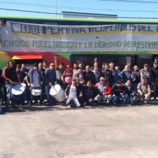 los trabajadores de la ex Petinari celebran la expropiación